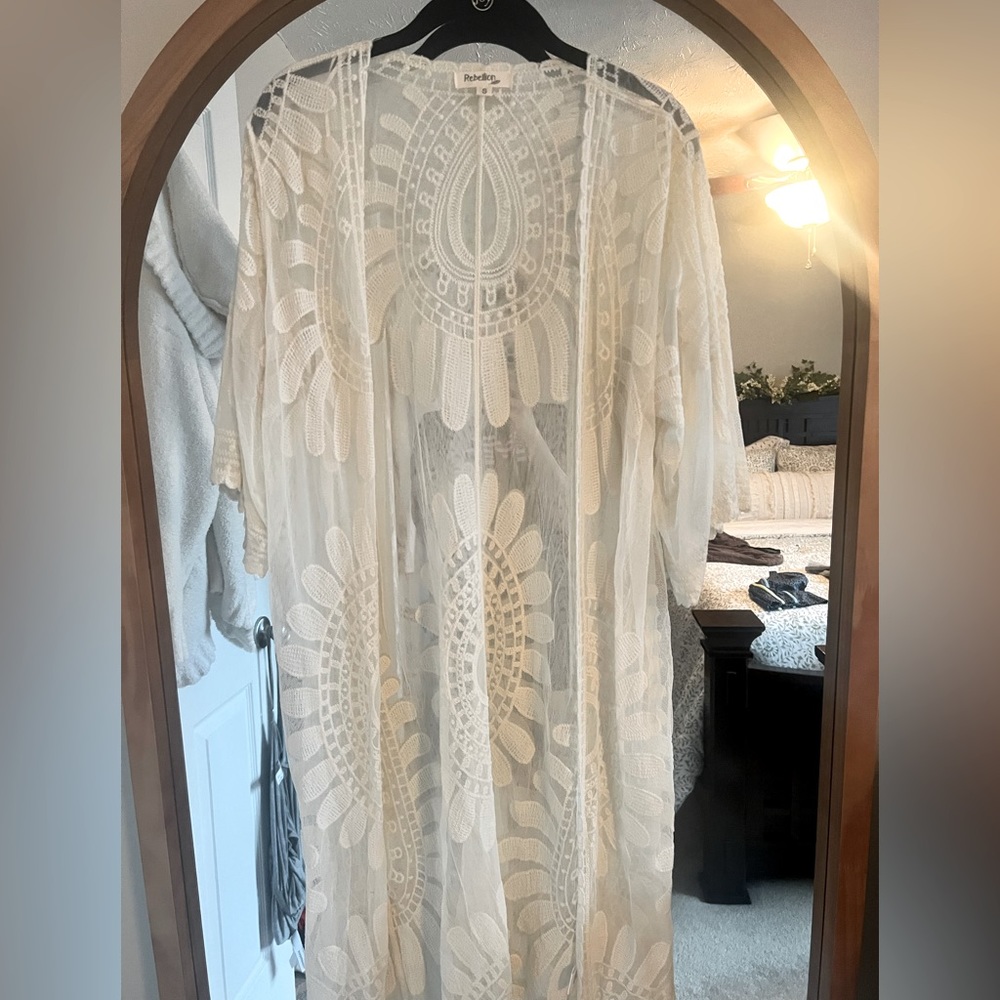 REBELLION CREAM BOHO LACE KIMONO SIZE SMALL